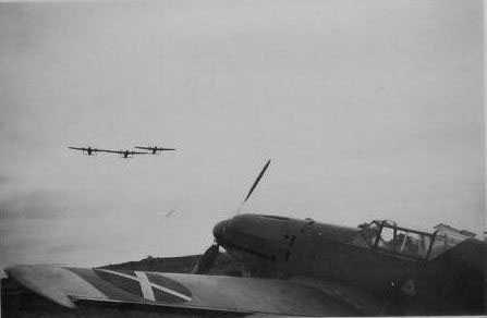 Me109-B2-Legion-Condor-with-VDM-Variable-Pitch-Propeller-Upgrade-&-with-Three-Twin-Engine-Bombers-Flying-Overhead-Spain-44f-s.jpg (38K)